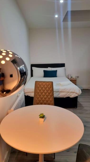 לונדון Brand New Collection Of Studios Close To Tube Station מראה חיצוני תמונה